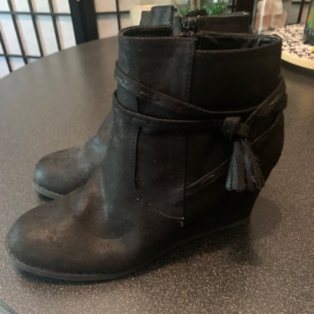 Black Zip Ankle Wedge Boots!